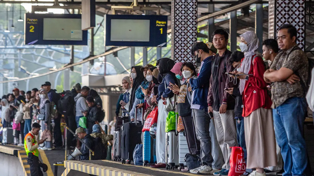 Sepekan Jelang Lebaran, Kepadatan Arus Mudik Mulai Terasa di Stasiun Lempuyangan Yogyakarta