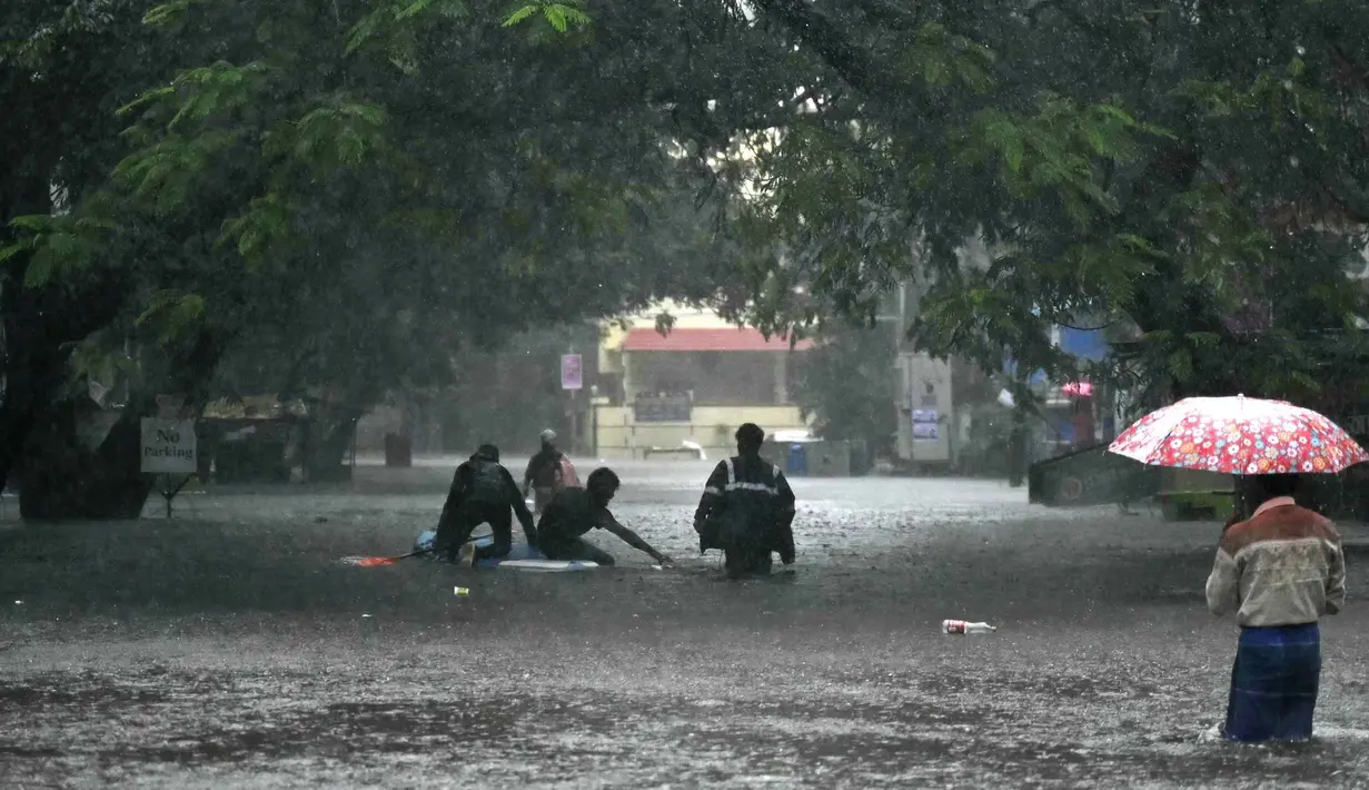 Badai Michuang diperkirakan akan menghantam wilayah pantai selatan pada Selasa 5 Desember 2023. (R. Satish BABU/AFP)