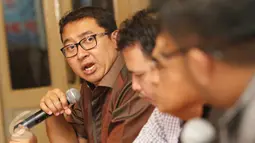 Wakil Ketum Partai Gerindra Fadli Zon menjadi pembicara pada diskusi 'Reshuffle Datang, Parpol Tegang' di Jakarta, Sabtu (7/11). Diskusi itu membahas isu perombakan kedua Kabinet Kerja dalam keterkaitannya dengan parpol. (Liputan6.com/Immanuel Antonius)