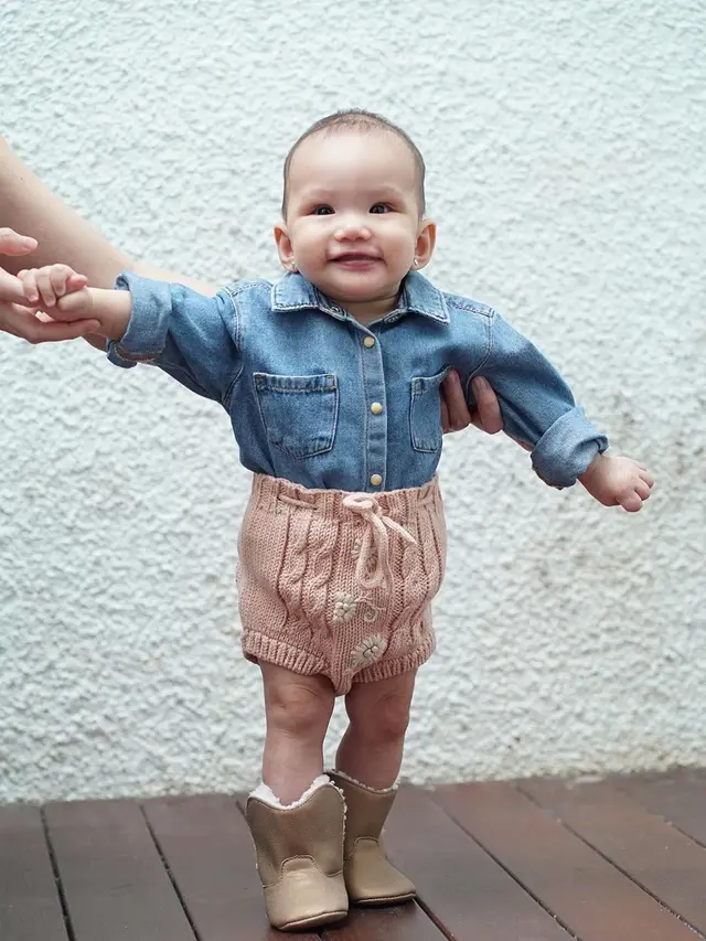 6 Gaya OOTD Claire Herbowo Anak Shandy Aulia, Menggemaskan