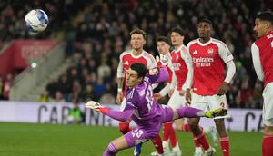 Ekspresi skuad Arsenal termasuk Kepa Arrizabalaga dalam laga versus Southampton di FA Cup 2025/2026, Minggu (5/4/2026). (AP Photo/Dave Shopland)