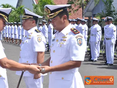 Citizen6, Surabaya: Serah terima jabatan Danseba tersebut, dipimpin langsung Komandan Pusdikbanmin Kolonel Laut (S) Untung Purnomo di lapangan Apel Pusdikbanmin, Kesatrian Bimimoro, Kobangdikal, Surabaya. (Pengirim: Penkobangdikal)