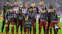 Trabzonspor menyekap wasit di stadion (Liputan6.com/WorldFootball) 