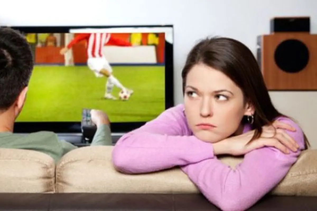 [Bintang] Tips Anti Bete Nemenin Pacar Nonton Liga Champions