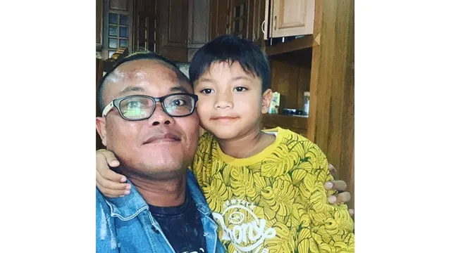 6 Momen Kebersamaan Sule Bareng Anak Bungsunya, Belikan Mainan Seharga Rp 23,7 Juta