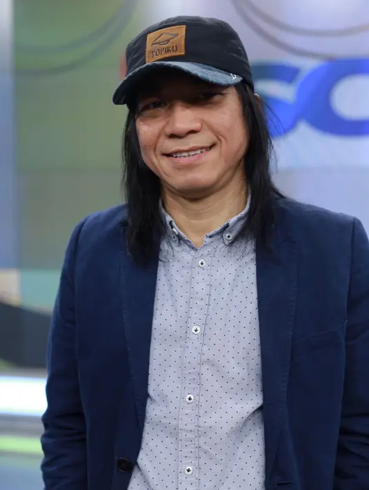 Kesehatan yang tidak memungkinkan untuk mengikuti jadwal manggung Slank, ia mengisi hari-harinya dengan banyak menghadiri diskusi. (Galih W. Satria/Bintang.com)