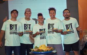 Arie Kriting (kedua dari kanan) dan kawan-kawan jumpa pers sekali penanda dimulainya rangkaian Road To BITFEST, di Jakarta, Minggu (28/12).(dok)
