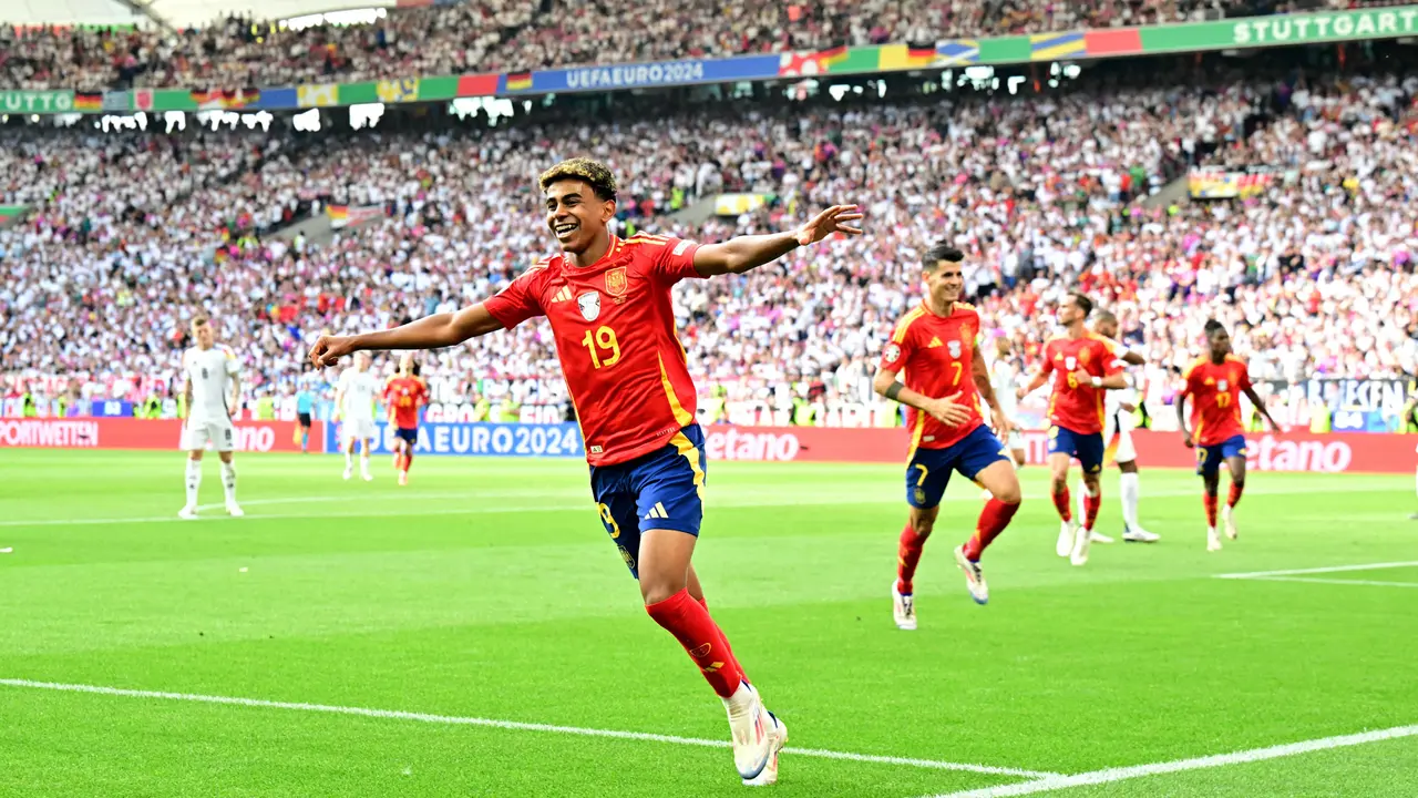 Foto: Viral Potret Lamine Yamal Dimandikan Lionel Messi, Pantas Jagonya Nular