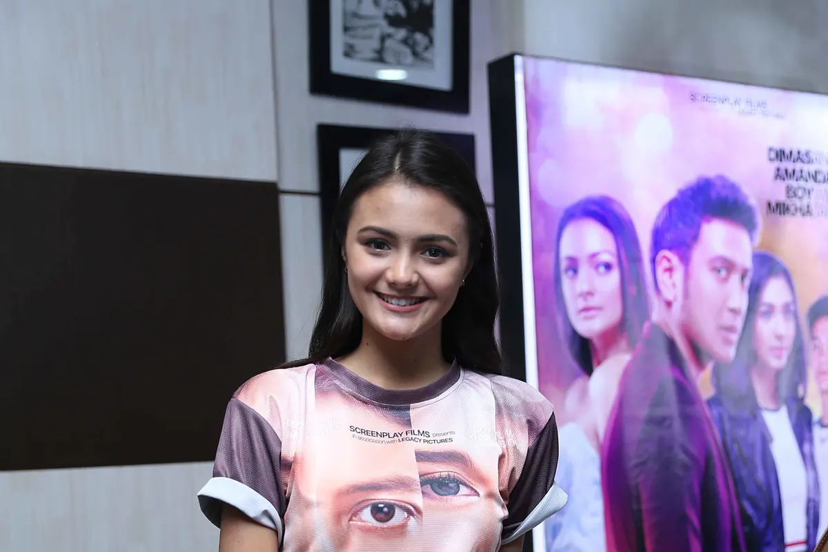 [Bintang] Jadi Model Profesional, Amanda Rawles Malah Sulit Tertawa