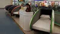 Bandara Xian, Tiongkok menyediakan tempat istirahat berupa kursi tidur dengan bentuk menyerupai kapsul. (Istimewa)