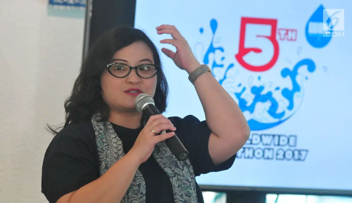 Psikolog anak dan remaja, Adisti F. Soegoto memberi materi saat seminar water dancing perfomance, dan akuarobik trial di kawasan Pejaten, Jakarta, Sabtu (11/11). (Liputan6.com/Helmi Afandi)