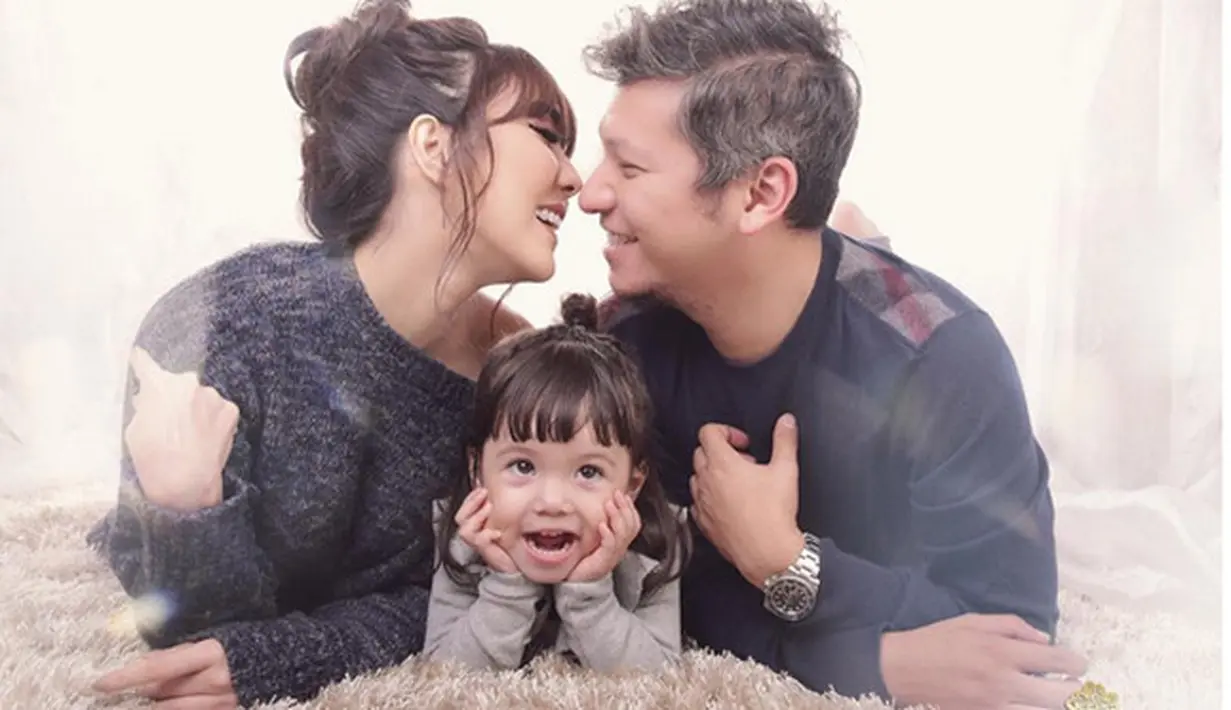 Dengan begitu, Gisella Anastasia berharap, putri buah cintanya dengan Gading Marten itu bisa menjadi anak baik dan barmanfaat bagi orang lain. (Instagram/gisel_la)