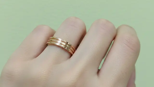 Model Cincin Emas Tipis yang Tidak Terlihat Murahan. AI