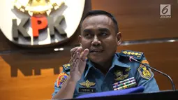 Dirbingakkum Puspom AL Kolonel (Laut) Totok Safaryanto memberi keterangan terkait penetapan tersangka baru dalam pengembangan kasus suap Bakamla di Gedung KPK, Jakarta, Rabu (31/7/2019). Ada empat tersangka baru terkait dugaan korupsi dalam pengadaan barang di Bakamla. (Liputan6.com/Helmi Fithriansy