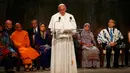 Paus Fransiskus memberi kata sambutan saat mengunjungi Museum 11 September di kota New York, Jumat (25/9/2015). Paus Fransiskus sedang melakukan kunjungan selama enam hari ke Amerika Serikat. (REUTERS / Tony Gentile)