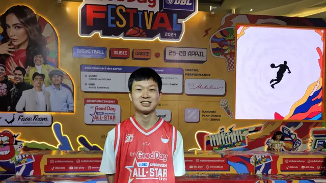 Justin Patrick Alex asal SMA St Louis 1 Surabaya pada sektor putra.