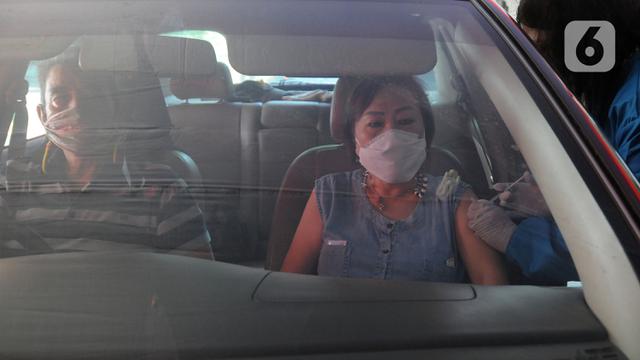 FOTO: Proses Vaksinasi COVID-19 Secara Drive Thru di Kota Bogor