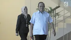 Wakil Wali Kota Mojokerto, Suyitno seusai memenuhi panggilan penyidik KPK di Jakarta, Kamis (15/2). Penyidik KPK memanggil Suyitno terkait kasus pengalihan anggaran PUPR Mojokerto. (Liputan6.com/Herman Zakharia)