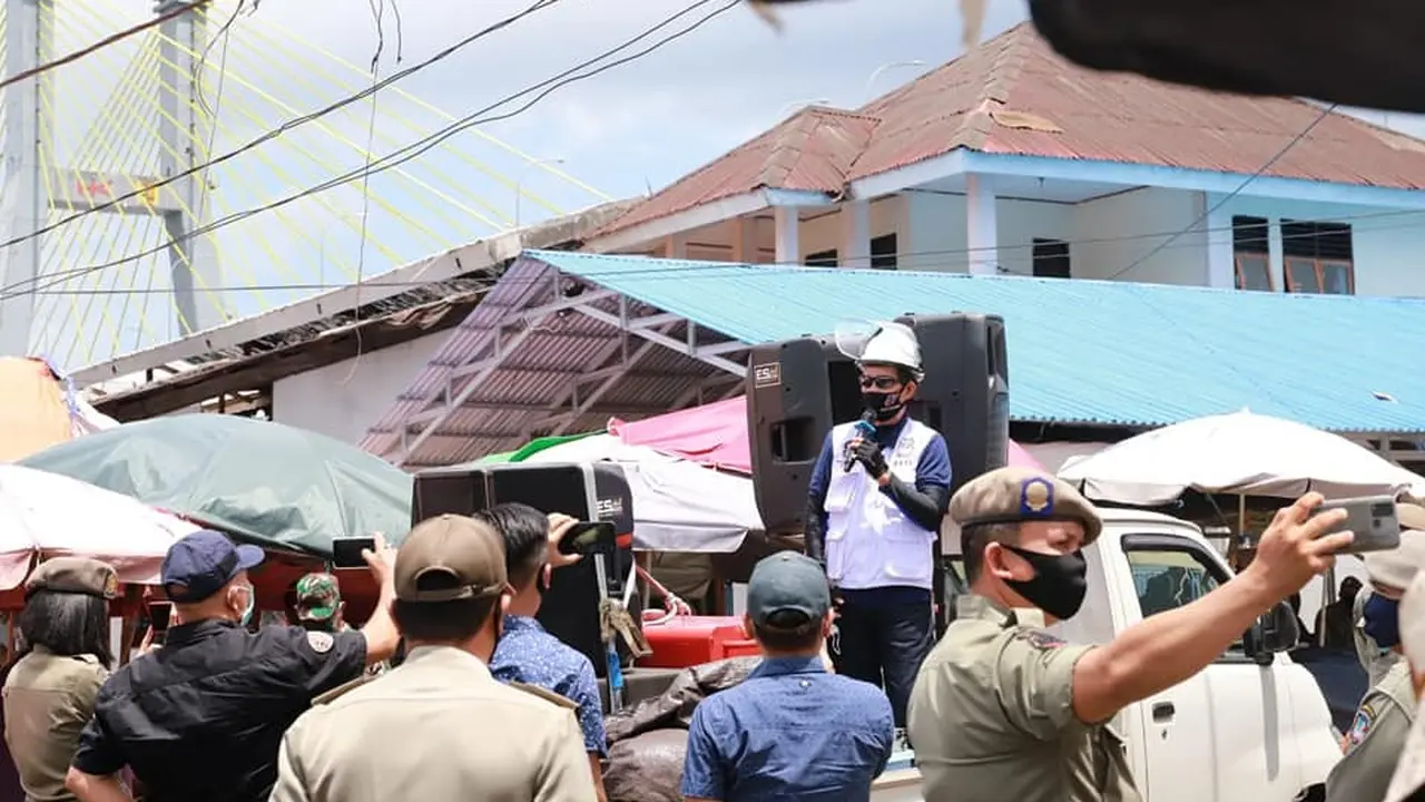 Wali Kota Manado GS Vicky Lumentut kembali melakukan sosialisasi AKB terhadap ribuan pedagang dan pembeli di Pasar Bersehati.