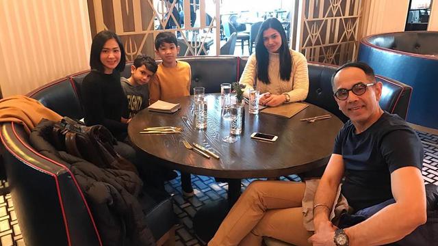 7 Potret Kebersamaan Bunga Zainal dan Anak Sambungnya, Bak Kakak Adik