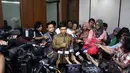 MenPAN-RB, Yuddy Chrisnandi melakukan sesi jumpa pers di Balai Kota Jakarta, Senin (3/11/2014). Yuddy menjelaskan, pertemuannya dengan Ahok untuk meminta izin terkait rencana blusukan ke sejumlah layanan publik di DKI Jakarta. (Liputan6.com/Faizal Fanani)