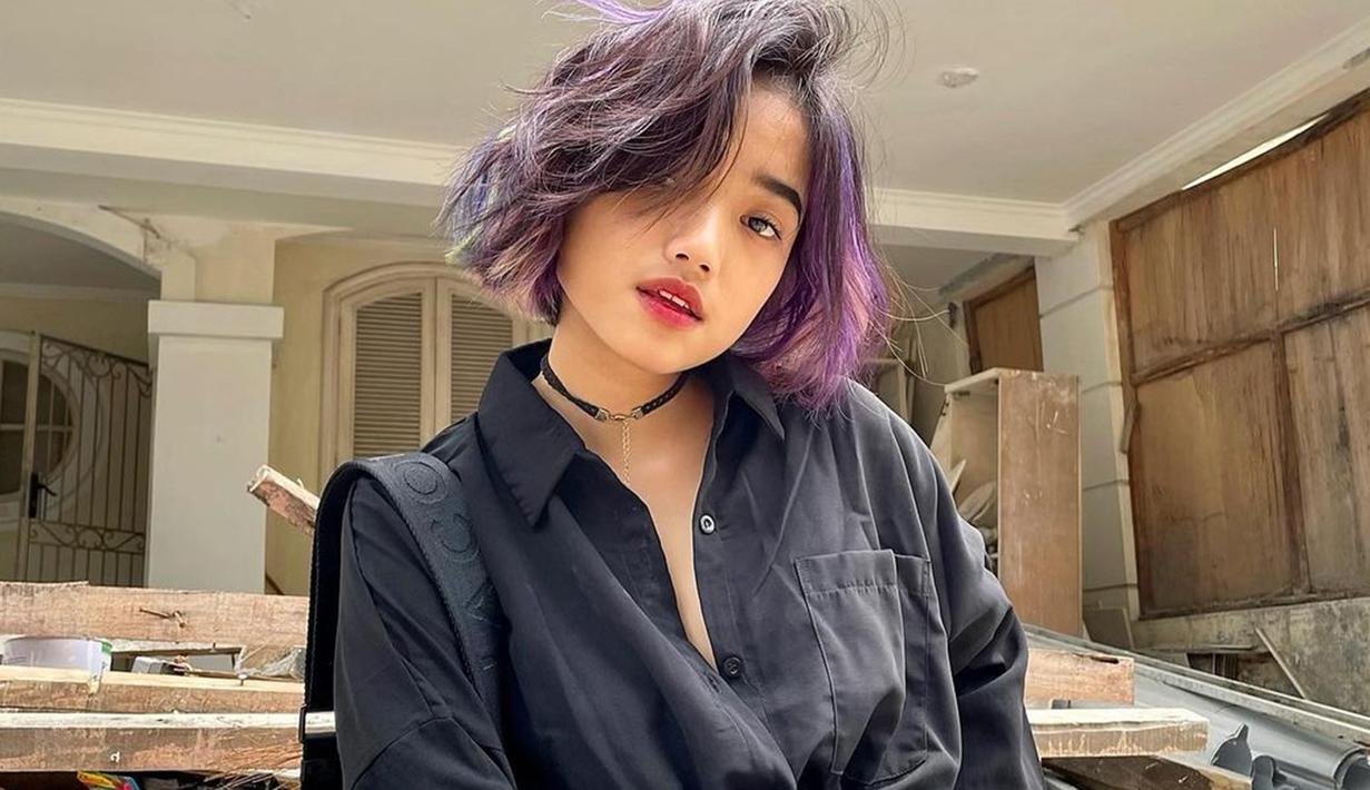 Pemilik nama lengkap Fujianti Utami ini disebut-sebut punya pesona dan wajah cantik natural. Banyak netizen yang memuji gaya remaja berusia 19 tahun tersebut. (Liputan6.com/IG/@fuji_an)