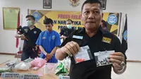 Tablet obat berisi serpihan pil ekstasi yang dihancurkan oleh kaki tangan bandar narkoba di Pekanbaru. (Liputan6.com/M Syukur)