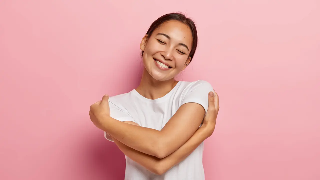 Ilustrasi perempuan sehat dan bahagia terbebas dari lonjakan insulin/freepik.com/wayhomestudio