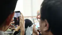 Bermain Pokemon Go (Liputan6.com/Iskandar)