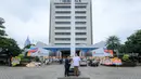 <p>Menteri Pemuda dan Olahraga Republik Indonesia (Menpora RI) periode 2025-2029, Erick Thohir (kiri) bersalaman dengan Menteri Pemuda dan Olahraga Republik Indonesia (Menpora RI) periode 2023-2025, Dito Ariotedjo (kanan) setelah acara serah terima jabatan yang berlangsung di Auditorium Wisma Kemenpora, Senayan, Kamis (18/09/2025). (Bola.com/Bagaskara Lazuardi)</p>