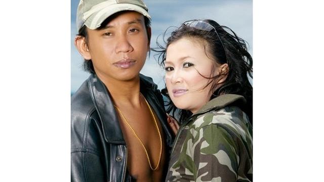 Jarang Tersorot, Ini 7 Potret Kebersamaan Fanny Fadillah dengan Sang Istri