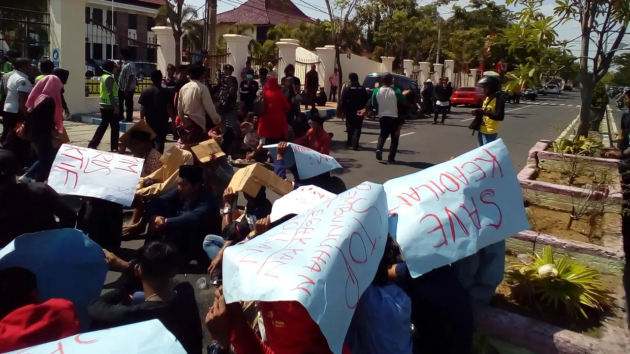 demo rumput berdarah