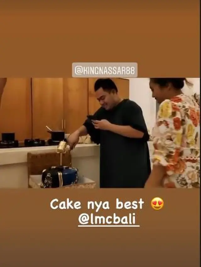 Genap 33 Tahun, Ini 6 Momen Kejutan Ulang Tahun Nassar Dapat Kue Unik di Bali