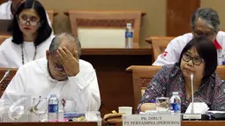 Rapat dengan Komisi VII DPR ini merupakan rapat perdana yang dihadiri  Yenni Andayani (kanan) semenjak menjabat Plt Dirut Pertamina, menggantikan Dwi Soetjipto, Jakarta, Kamis (9/2).(Liputan6.Com/Johan Tallo)