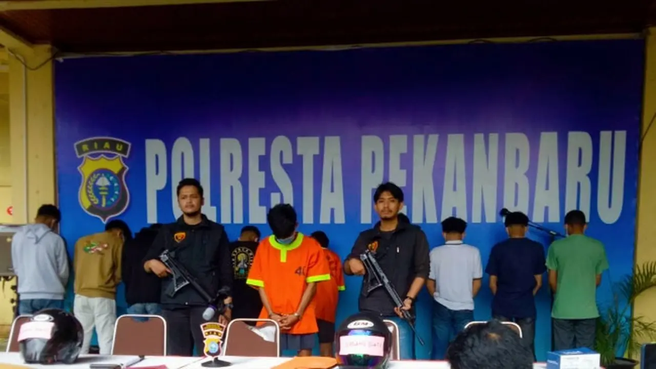Tersangka penganiaya warga di jalanan Kota Pekanbaru yang merupakan anggota geng motor di Pekanbaru.
