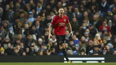 Gelandang Manchester United, Nemanja Matic berselebrasi usai mencetak gol ke gawang Manchester City pada pertandingan semifinal Piala Liga Inggris di stadion Etihad, Manchester, Rabu (29/1/2020). MU menang 1-0 atas City namun gagal ke final karena skor agregat 3-2. (AP Photo/Dave Thompson)