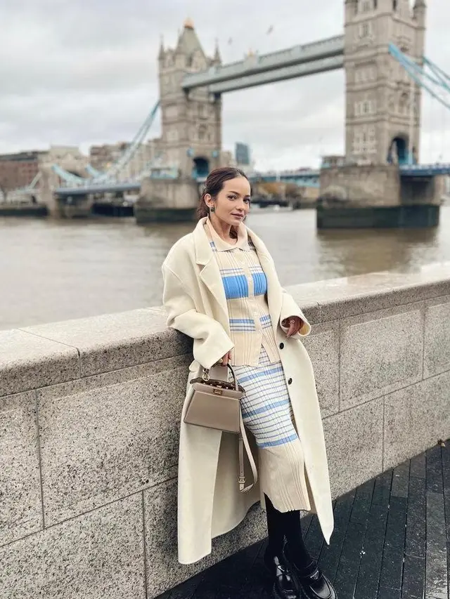 8 Potret Cantik Enzy Storia Liburan Keliling Eropa Bareng Bestie, Gayanya Selalu On Point!