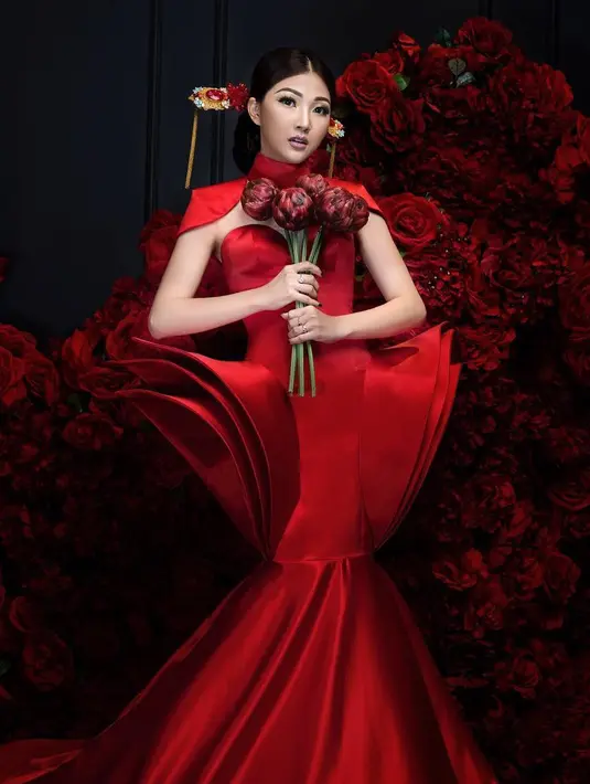Saat merayakan Imlek 2018, Sarwendah tampil cantik dengan mengenakan busana serba merah. (Foto: instagram.com/sarwendah29)