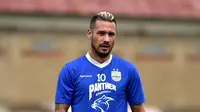 Gelandang Persib Bandung Raphael Maitimo (Liputan6.com / Kukuh Saokani)
