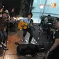 Lagu-lagu andalan mereka berhasil membuat para Masivers terhanyut dan larut dalam suasana yang penuh keakraban itu (Liputan6.com/Herman Zakharia).