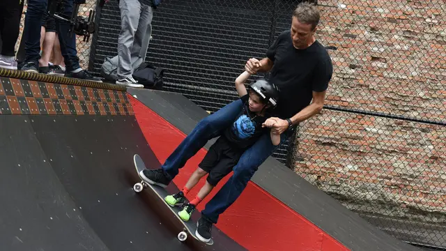 Skateboard-Tony Hawk