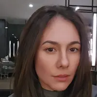 Wulan Guritno kini tampil dengan gaya rambut pendek. [@wulanguritno]