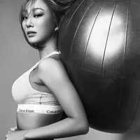 Hyorin merupakan salah satu artis Korea Selatan yang mempunyai bentuk badan yang seksi. Wajar jika bentuk badannya menjadi panutan banyak orang terutama kaum perempuan. (Foto: instagram.com/xhyolynx)