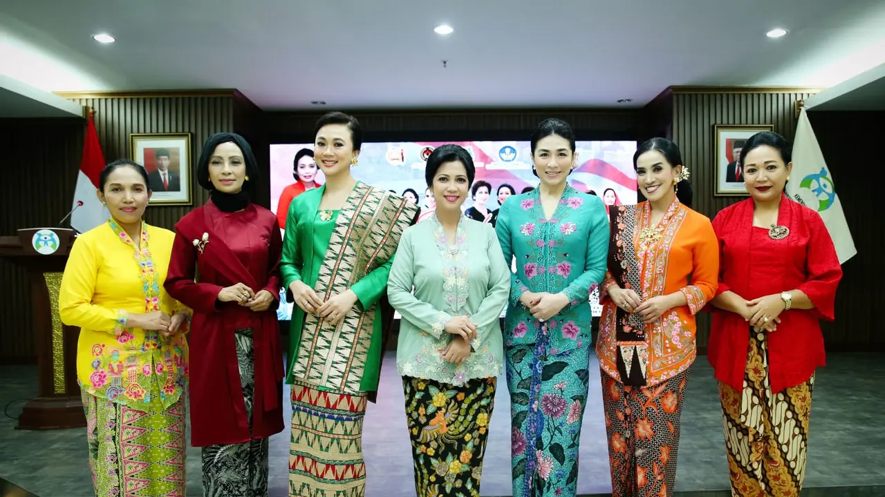 Tim Nasional Kebaya Indonesia bekerja sama dengan Kemenko PMK, KPPPA,  Kemendikbudristek akan menggelar Parade Kebaya Nusantara dengan tema "Parade Kebaya Nusantara Ekspresi Ceria Aku dan Ibu", Jakarta (17/7/2024)
