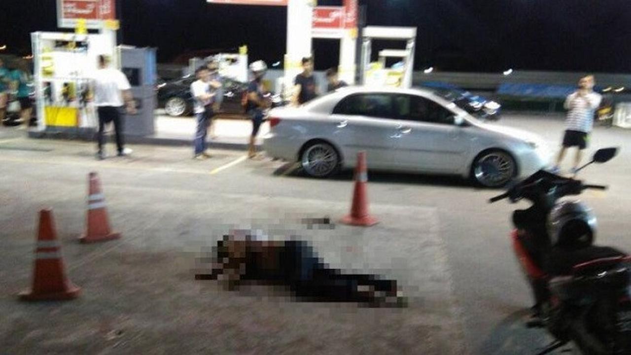 Korban tewas setelah diserang empat tersangka yang tiba-tiba datang menggunakan sedan putih