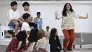 Pelakon musikal Perahu Kertas berakting pada sesi latihan di Ciputra Artpreneur, Jakarta, Kamis (15/1/2026). Jelang pementasan Musikal Perahu Kertas, yang diadaptasi dari novel populer karya Dee Lestari, para pemain dan tim kreatif Musikal Perahu Kertas menjalani latihan intensif. (KapanLagi.com/Budy Santoso)