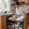 8 Inspirasi Dapur dengan Rak Piring Tarik, Rahasia Kitchen Set Rapi