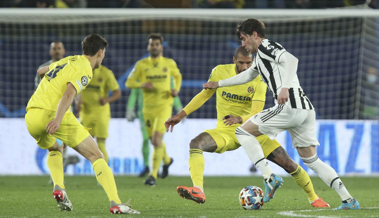 Villarreal dan Juventus harus puas bermain imbang dalam partai leg pertama babak 16 besar Liga Champions 2021/2022. (AP/Alberto Saiz)