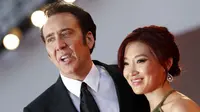 Aktor Nicolas Cage dan sang istri, Alice Kim. (ibtimes.co.uk)