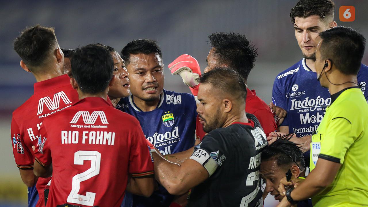 Foto: Persija Jakarta Patahkan Rekor Belum Terkalahkan Persib Bandung di BRI Liga 1 2021 / 2022